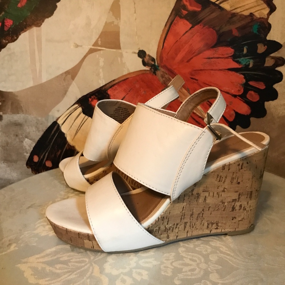 Apt  9 Off White Wedge Sandals